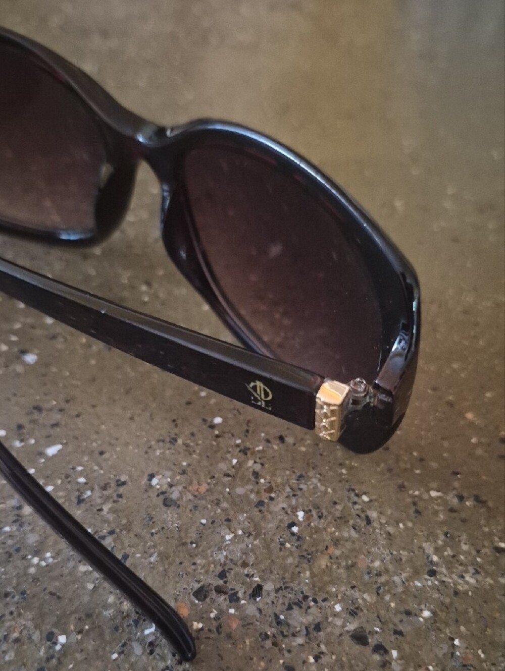 Judith Lieber Women’s Oversized Brown Gradient Sunglasses - Picture 3 of 4